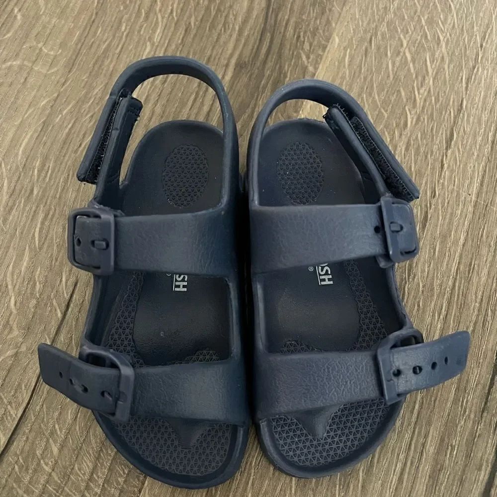OSHKOSH B'GOSH Rivar Sandals Toddler size 8 M